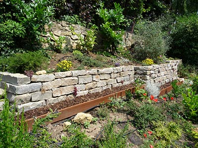 Natursteinmauer aus Muschelkalk
