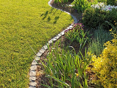 Raseneinfassung Basalt Pflaster